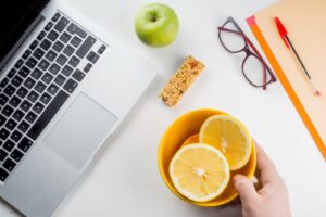 Read more about the article Beyond the Desk Lunch: Your Guide to a Healthier Stomach at Access-Salud